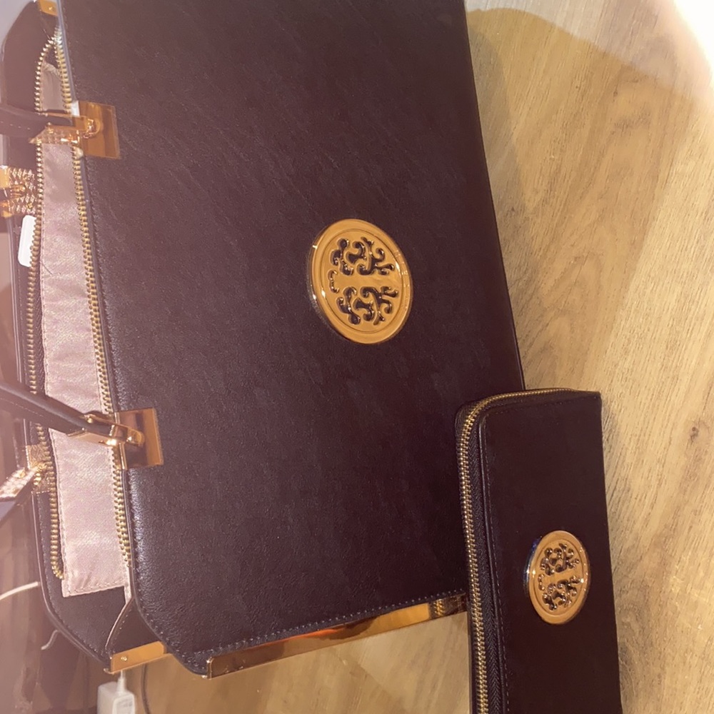 Dasein handbag 👜 and purse set black and gold brand new no damage